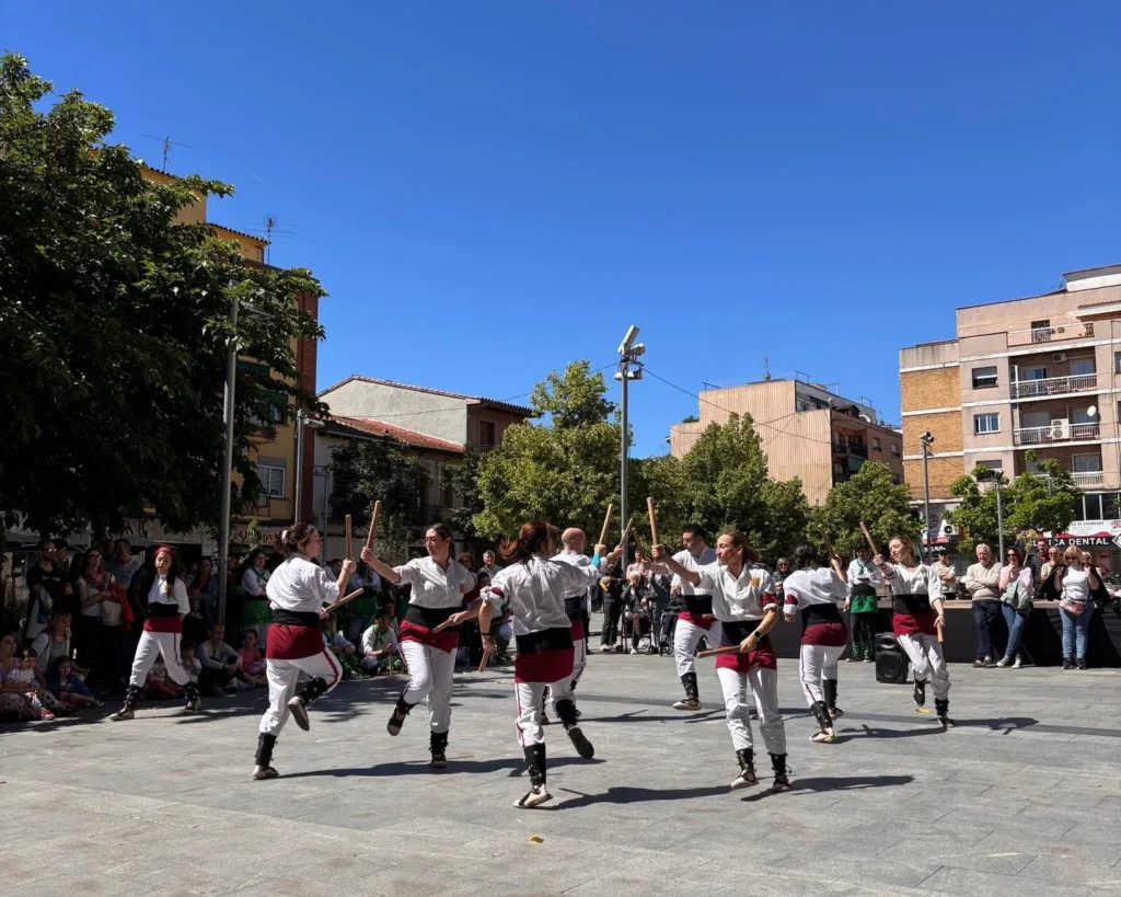 Avui hem tornat a ballar a Cerdanyola del Vallès, compartint places i… (foto 8)