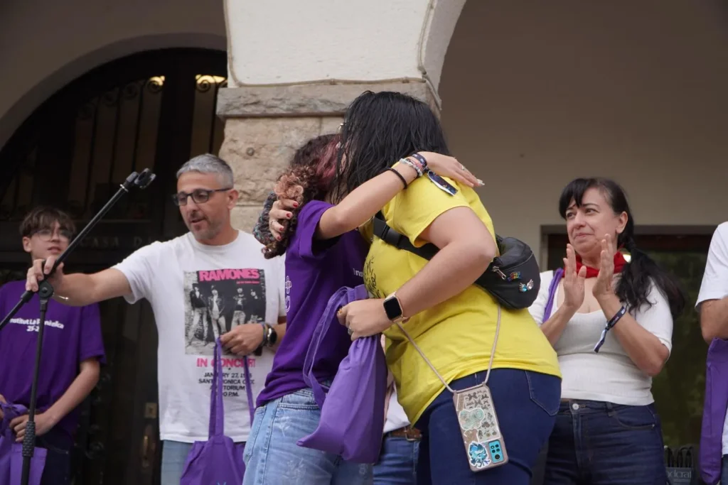Més de 600 infants i joves han omplert la Plaça de la Vila de Barberà… (foto 15)