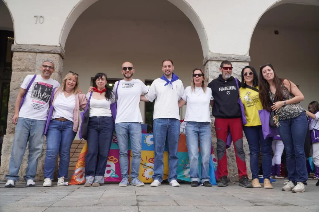 Més de 600 infants i joves han omplert la Plaça de la Vila de Barberà… (foto 16)