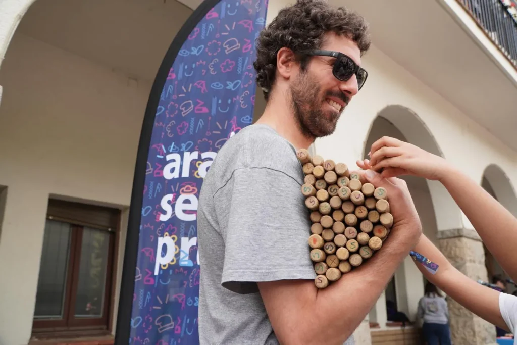 Més de 600 infants i joves han omplert la Plaça de la Vila de Barberà… (foto 17)