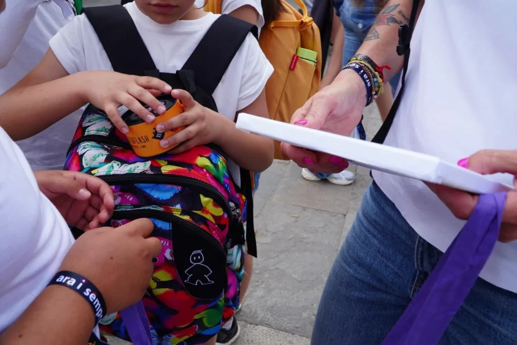 Més de 600 infants i joves han omplert la Plaça de la Vila de Barberà… (foto 18)