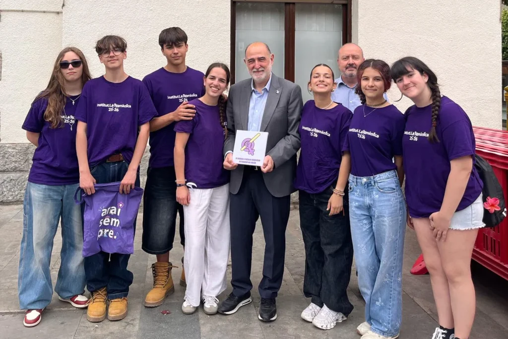 Més de 600 infants i joves han omplert la Plaça de la Vila de Barberà… (foto 20)