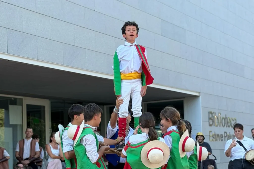 La màgia de la Cercavila de Danses i del Seguici de Festa Major (foto 19)