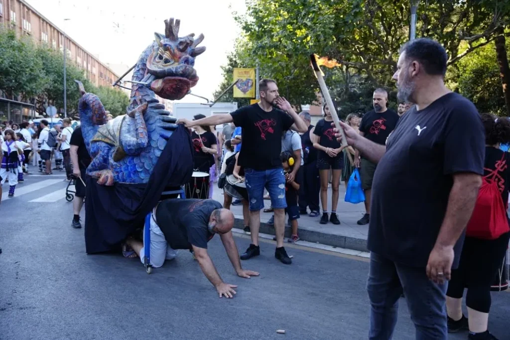 La màgia de la Cercavila de Danses i del Seguici de Festa Major (foto 9)