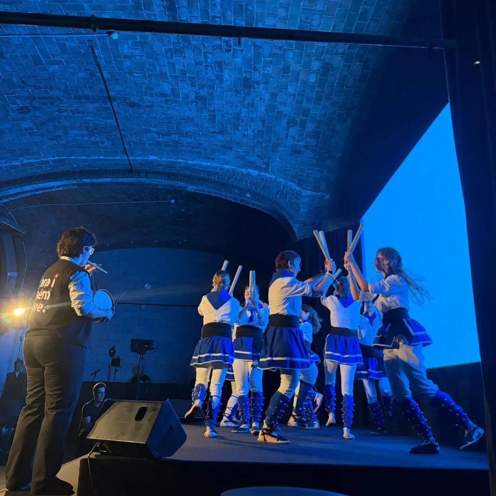 EL BALL DE BASTONS ARRIBA AL RECINTE MODERNISTA DE SANT PAU! (foto 4)