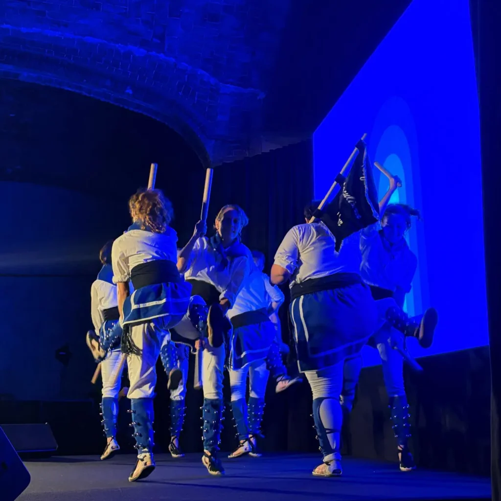 EL BALL DE BASTONS ARRIBA AL RECINTE MODERNISTA DE SANT PAU! (foto 6)