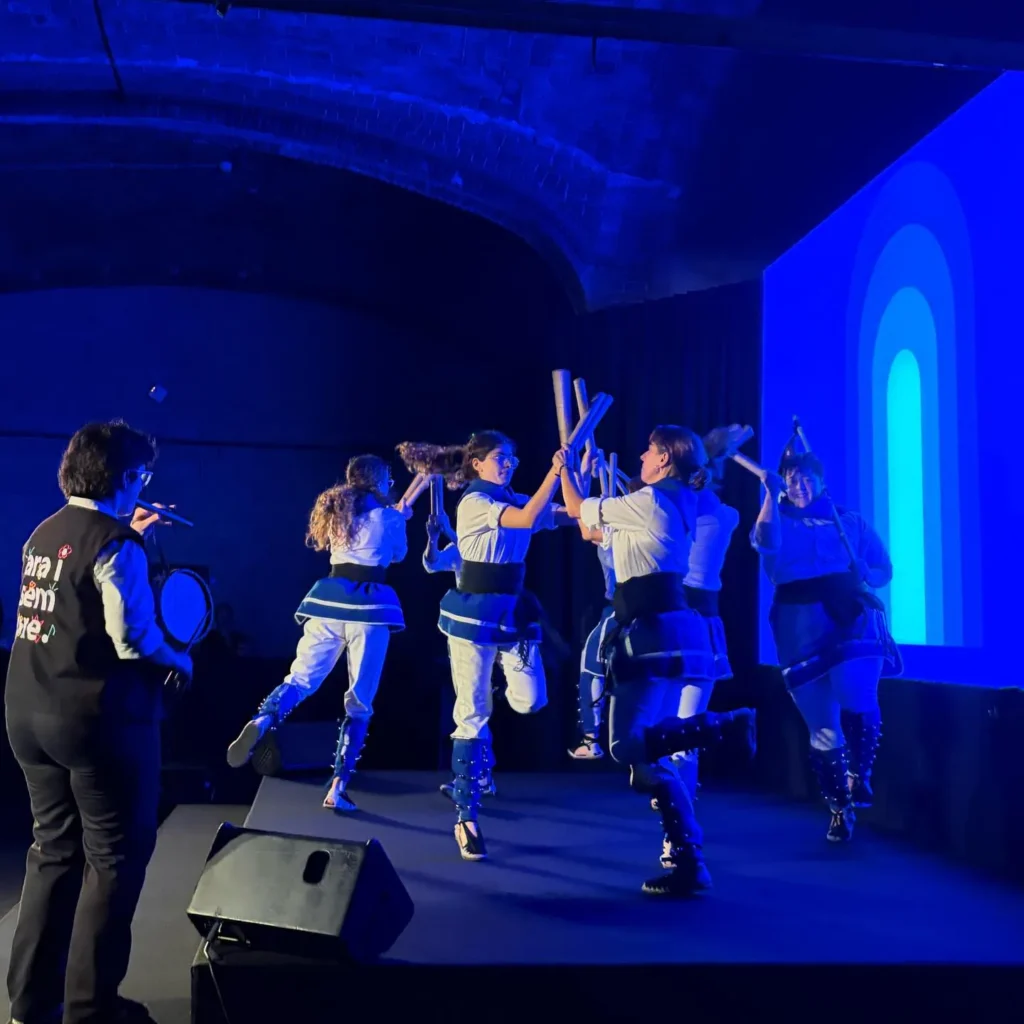 EL BALL DE BASTONS ARRIBA AL RECINTE MODERNISTA DE SANT PAU! (foto 7)