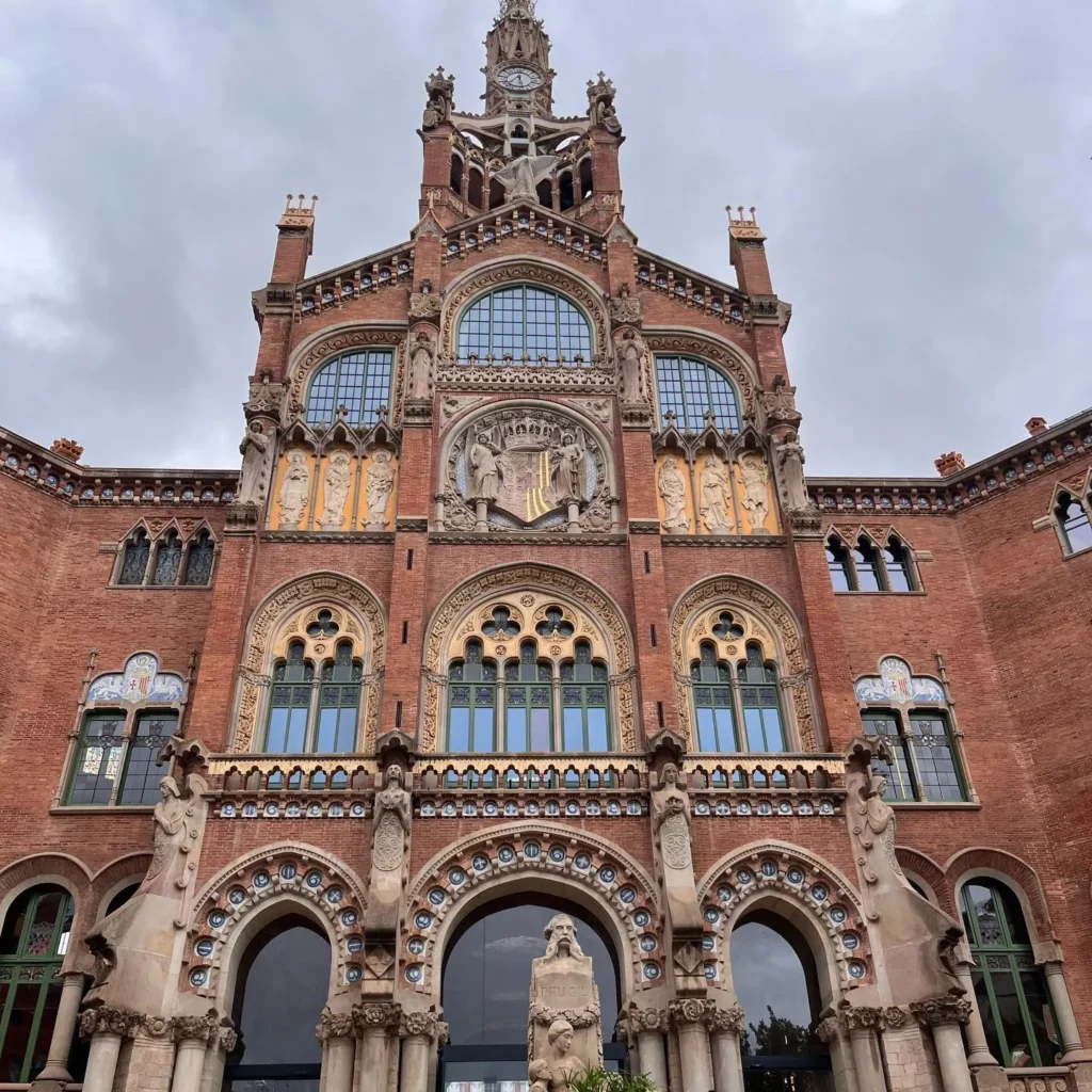 EL BALL DE BASTONS ARRIBA AL RECINTE MODERNISTA DE SANT PAU! (foto 9)